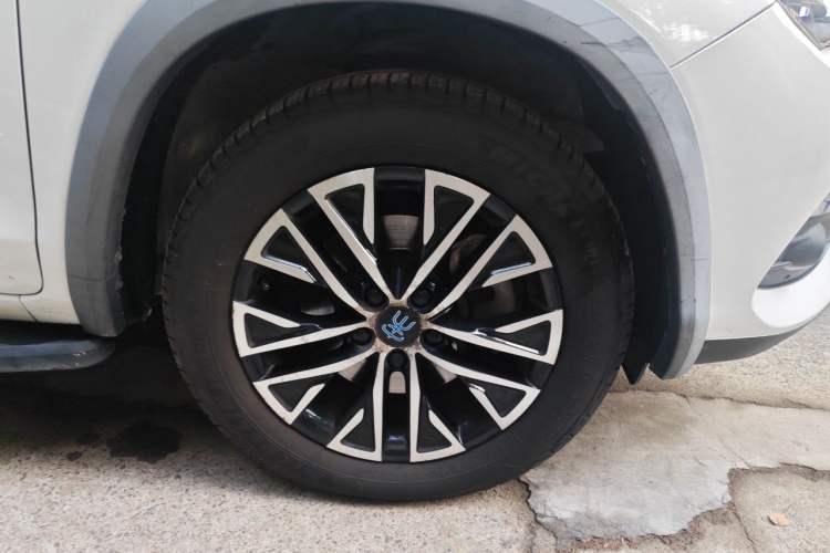 Used BYD Song New Energy 2017 Song DM 1.5TID All-Wheel Drive Luxury Model Right Front Wheel Hub