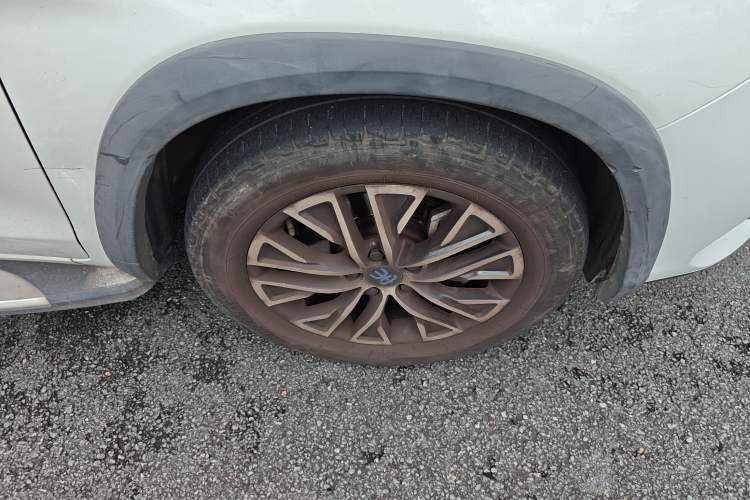 Used BYD Song New Energy 2017 Song DM 1.5TID All-Wheel Drive Luxury Model Right Front Wheel Hub
