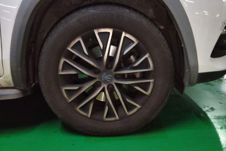 Used BYD Song New Energy 2017 Song DM 1.5TID All-Wheel Drive Luxury Model Right Front Wheel Hub