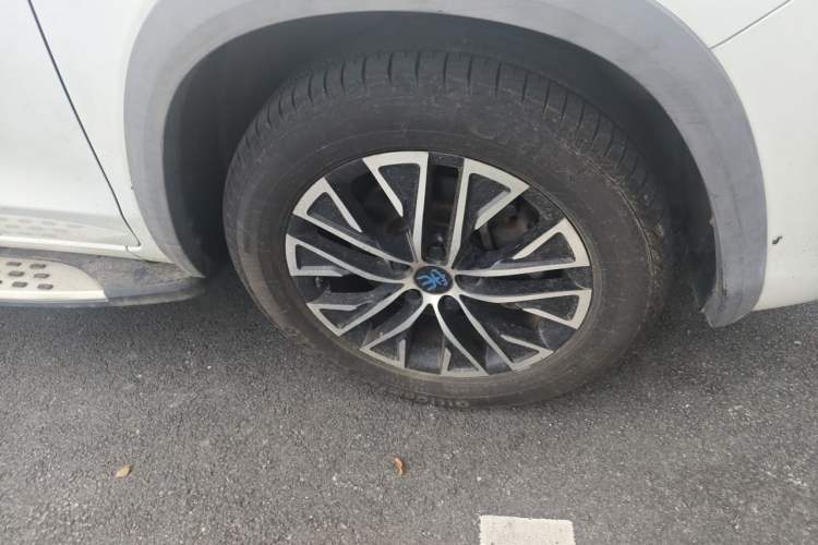 Used BYD Song New Energy 2017 Song DM 1.5TID All-Wheel Drive Luxury Model Right Front Wheel Hub
