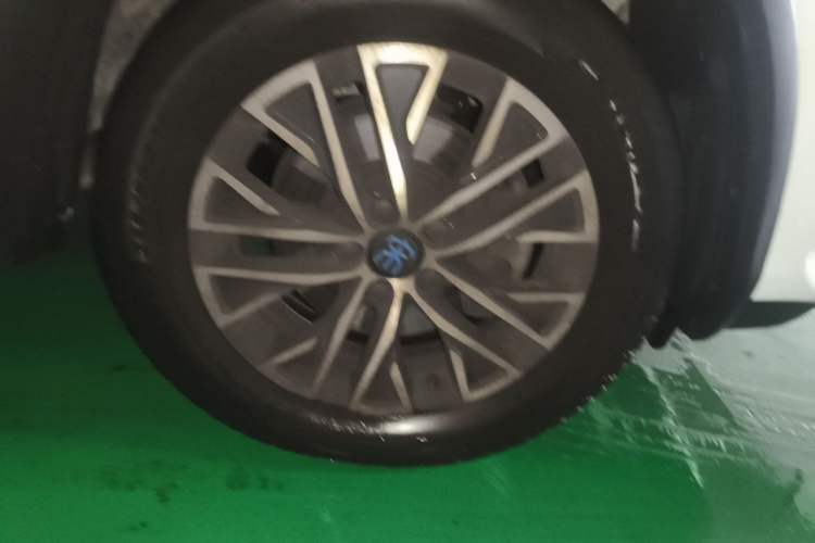 Used BYD Song New Energy 2017 Song DM 1.5TID All-Wheel Drive Prestige Model Right Front Wheel Hub