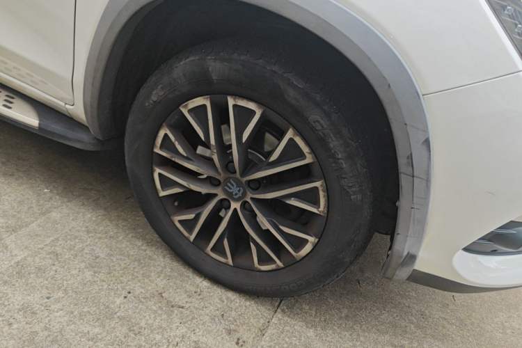 Used BYD Song New Energy 2017 Song DM 1.5TID All-Wheel Drive Luxury Model Right Front Wheel Hub