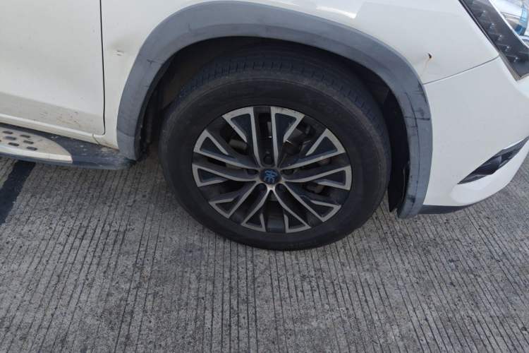 Used BYD Song New Energy 2017 Song DM 1.5TID All-Wheel Drive Luxury Model Right Front Wheel Hub