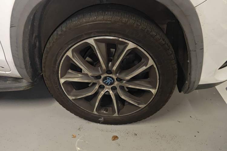 Used BYD Song New Energy 2017 Song DM 1.5TID All-Wheel Drive Luxury Model Right Front Wheel Hub