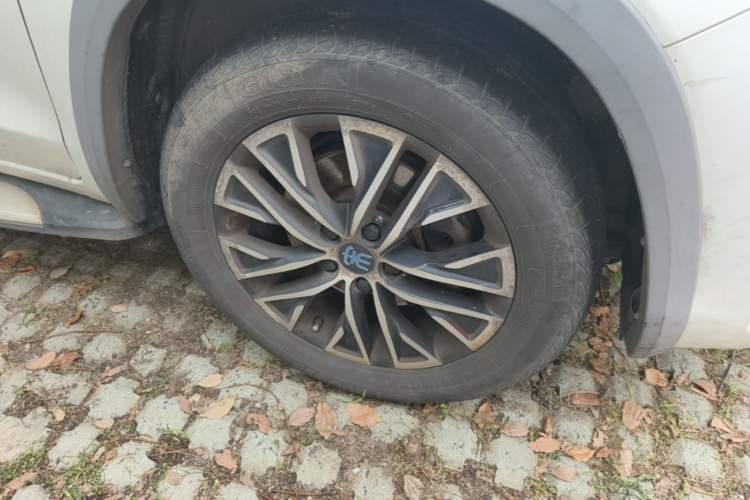 Used BYD Song New Energy 2017 Song DM 1.5TID All-Wheel Drive Luxury Model Right Front Wheel Hub