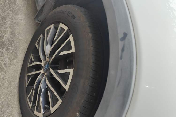 Used BYD Song New Energy 2017 Song DM 1.5TID All-Wheel Drive Luxury Model Right Front Wheel Hub