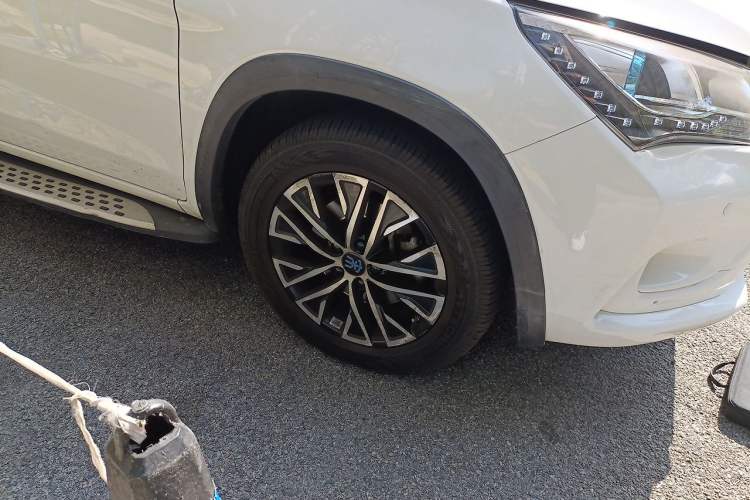 Used BYD Song New Energy 2017 Song DM 1.5TID All-Wheel Drive Prestige Model Right Front Wheel Hub