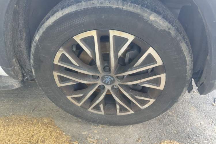 Used BYD Song New Energy 2017 Song DM 1.5TID All-Wheel Drive Luxury Model Right Front Wheel Hub