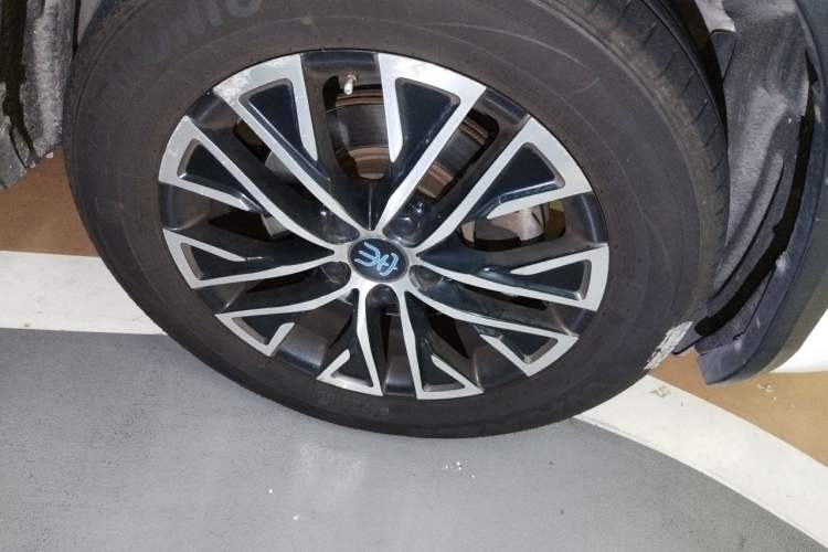 Used BYD Song New Energy 2017 Song DM 1.5TID All-Wheel Drive Prestige Model Right Front Wheel Hub
