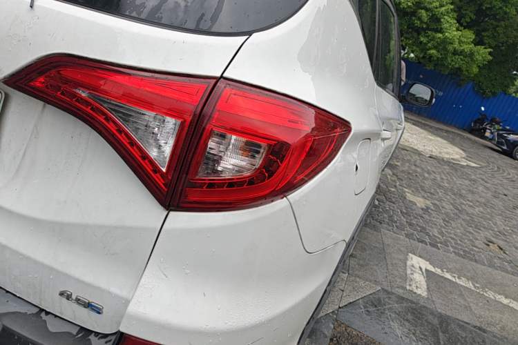 Used BYD Song New Energy 2017 Song DM 1.5TID All-Wheel Drive Luxury Model Right Rear Taillight