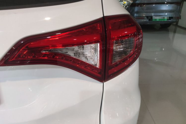 Used BYD Song New Energy 2017 Song DM 1.5TID All-Wheel Drive Luxury Model Right Rear Taillight