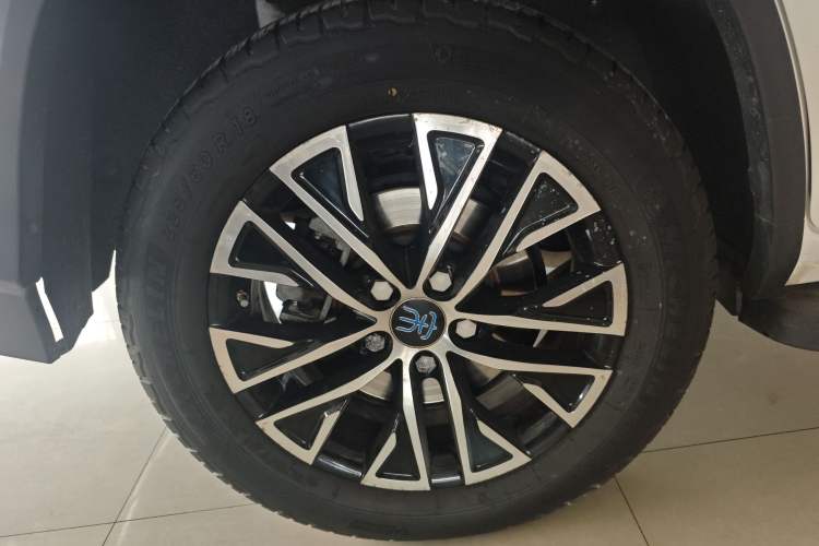 Used BYD Song New Energy 2017 Song DM 1.5TID All-Wheel Drive Prestige Model Right Rear Wheel Hub