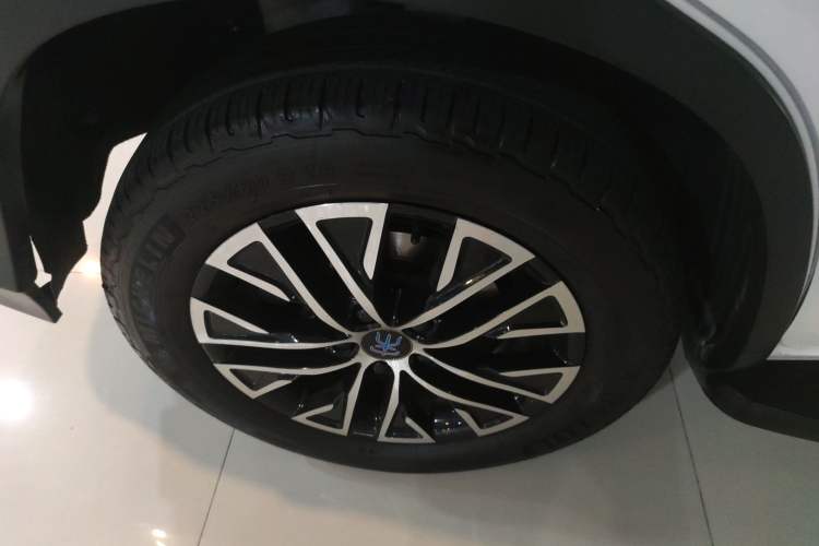 Used BYD Song New Energy 2017 Song DM 1.5TID All-Wheel Drive Luxury Model Right Rear Wheel Hub