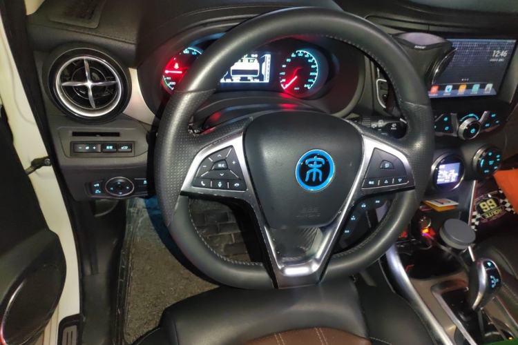 Used BYD Song New Energy 2017 Song DM 1.5TID All-Wheel Drive Prestige Model Steering Wheel