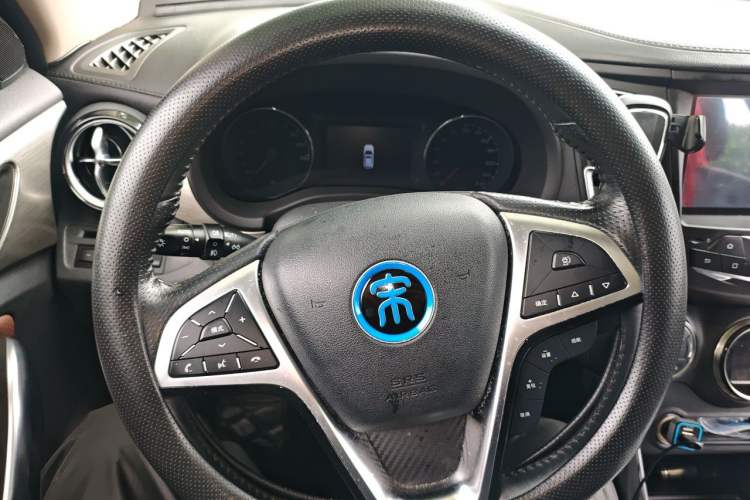 Used BYD Song New Energy 2017 Song DM 1.5TID All-Wheel Drive Prestige Model Steering Wheel