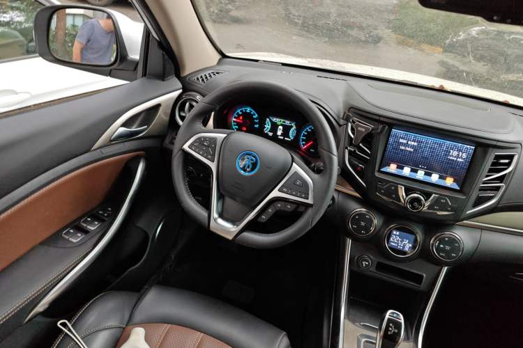 Used BYD Song New Energy 2017 Song DM 1.5TID All-Wheel Drive Luxury Model Steering Wheel