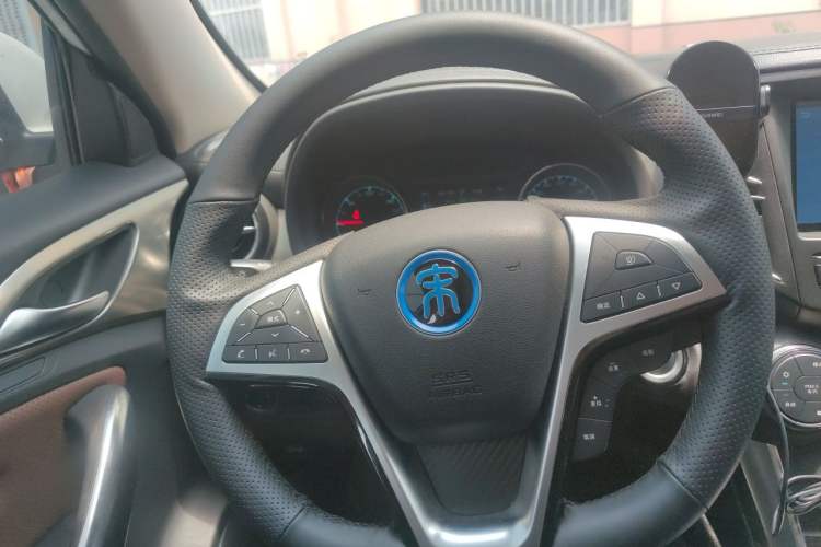 Used BYD Song New Energy 2017 Song DM 1.5TID All-Wheel Drive Prestige Model Steering Wheel
