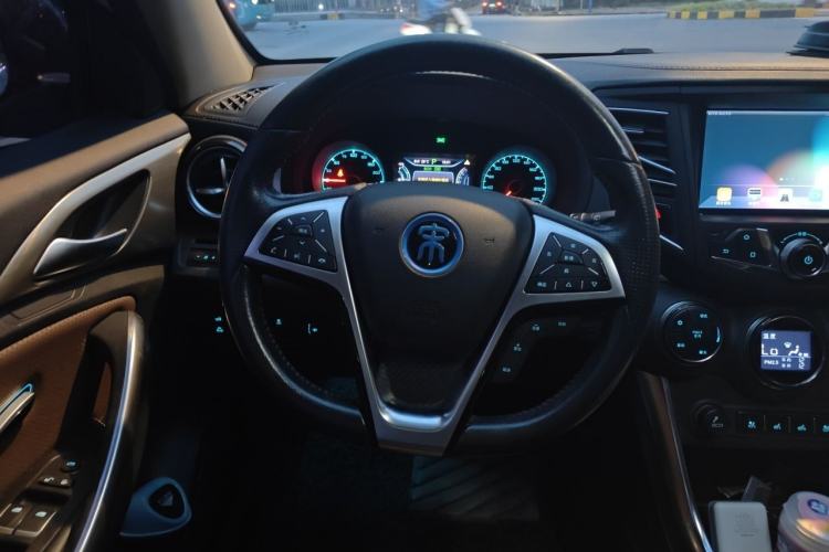 Used BYD Song New Energy 2017 Song DM 1.5TID All-Wheel Drive Luxury Model Steering Wheel