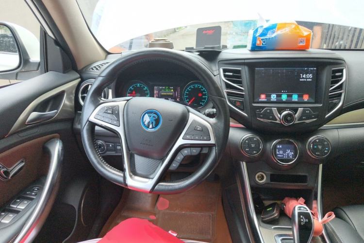 Used BYD Song New Energy 2017 Song DM 1.5TID All-Wheel Drive Prestige Model Steering Wheel