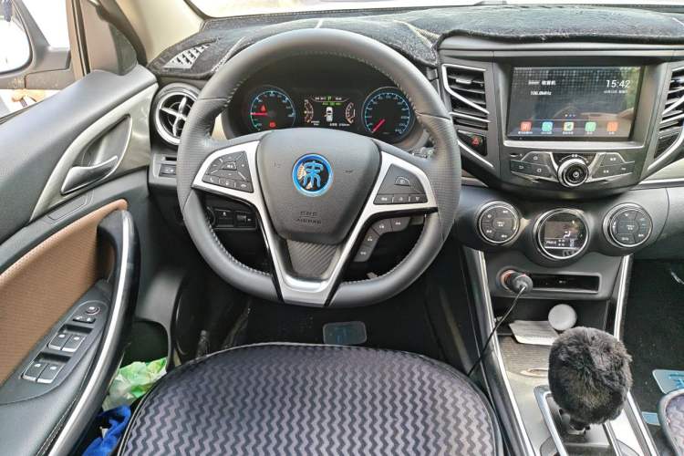 Used BYD Song New Energy 2017 Song DM 1.5TID All-Wheel Drive Luxury Model Steering Wheel