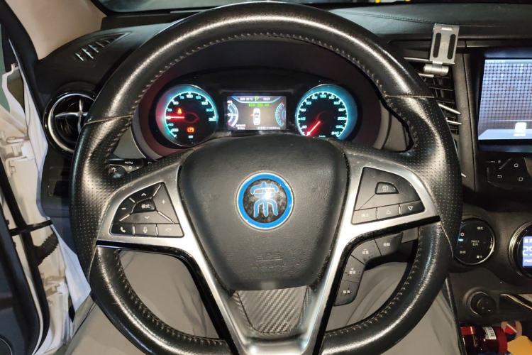 Used BYD Song New Energy 2017 Song DM 1.5TID All-Wheel Drive Luxury Model Steering Wheel