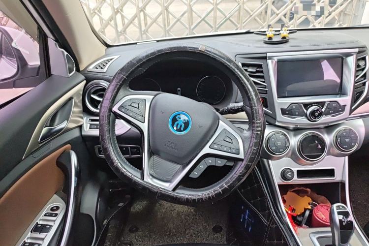 Used BYD Song New Energy 2017 Song DM 1.5TID All-Wheel Drive Luxury Model Steering Wheel