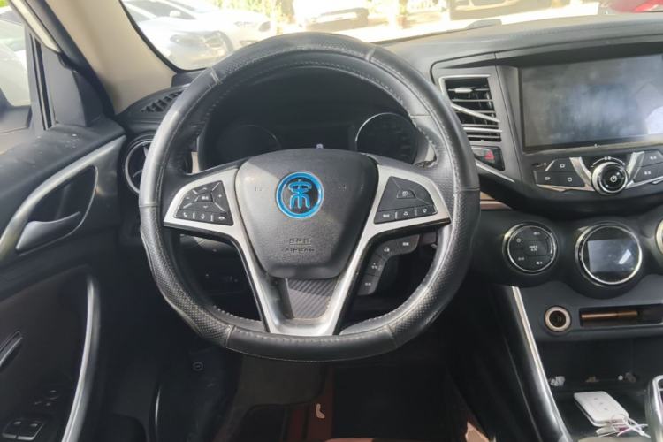 Used BYD Song New Energy 2017 Song DM 1.5TID All-Wheel Drive Prestige Model Steering Wheel