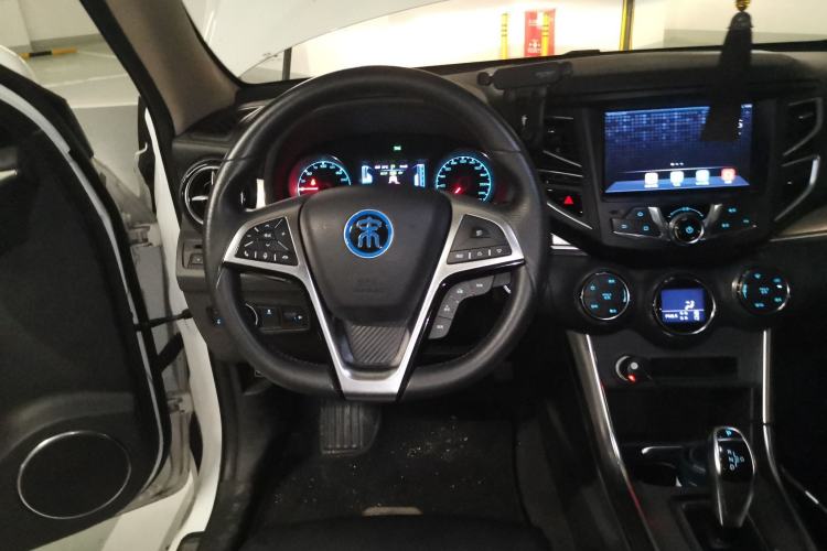 Used BYD Song New Energy 2017 Song DM 1.5TID All-Wheel Drive Luxury Model Steering Wheel