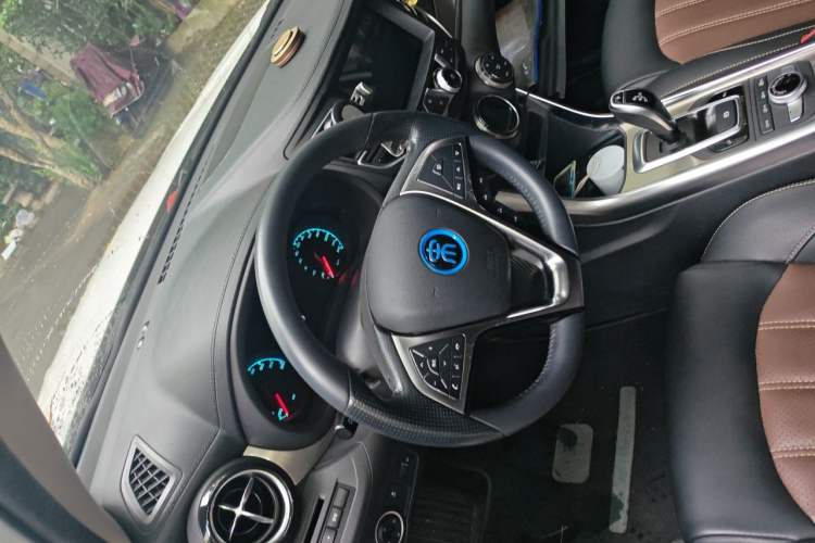 Used BYD Song New Energy 2017 Song DM 1.5TID All-Wheel Drive Luxury Model Steering Wheel