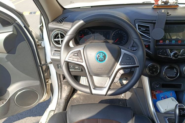 Used BYD Song New Energy 2017 Song DM 1.5TID All-Wheel Drive Luxury Model Steering Wheel