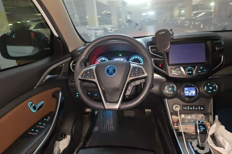Used BYD Song New Energy 2017 Song DM 1.5TID All-Wheel Drive Luxury Model Steering Wheel