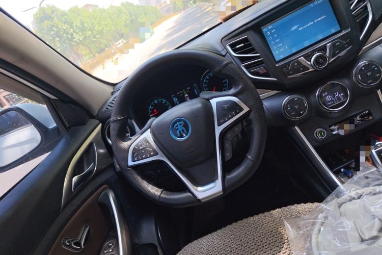 Used BYD Song New Energy 2017 Song DM 1.5TID All-Wheel Drive Prestige Model Steering Wheel