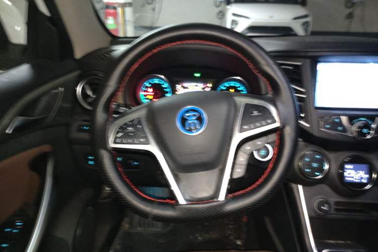 Used BYD Song New Energy 2017 Song DM 1.5TID All-Wheel Drive Luxury Model Steering Wheel