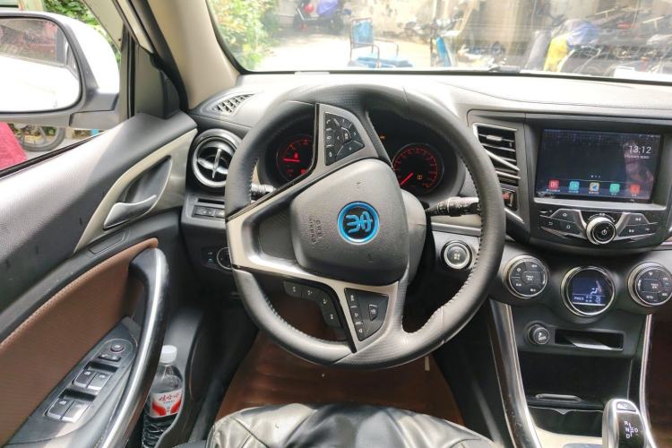Used BYD Song New Energy 2017 Song DM 1.5TID All-Wheel Drive Luxury Model Steering Wheel