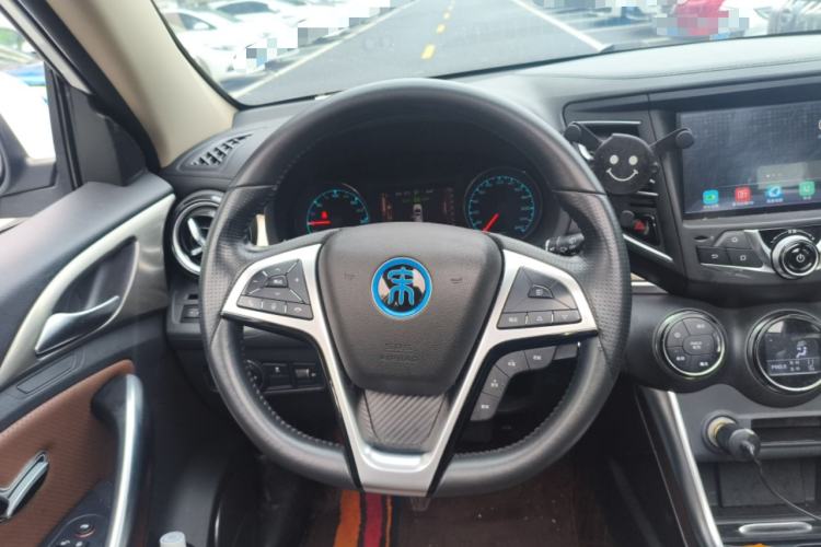 Used BYD Song New Energy 2017 Song DM 1.5TID All-Wheel Drive Prestige Model Steering Wheel