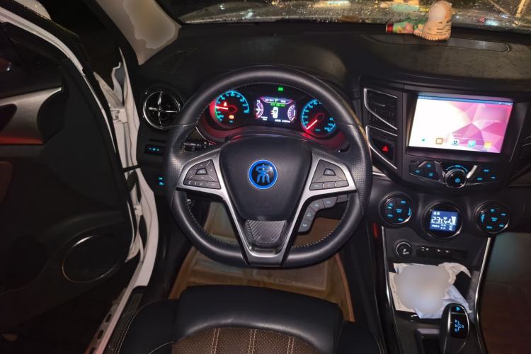 Used BYD Song New Energy 2017 Song DM 1.5TID All-Wheel Drive Prestige Model Steering Wheel