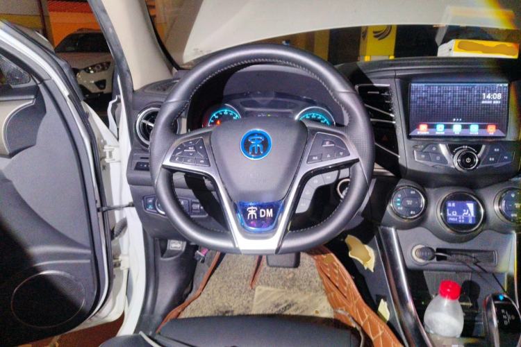 Used BYD Song New Energy 2017 Song DM 1.5TID All-Wheel Drive Luxury Model Steering Wheel
