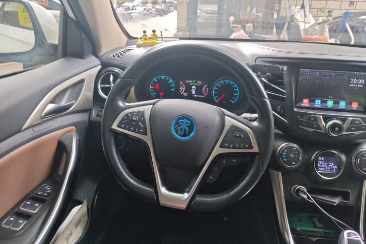 Used BYD Song New Energy 2017 Song DM 1.5TID All-Wheel Drive Luxury Model Steering Wheel