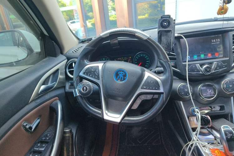 Used BYD Song New Energy 2017 Song DM 1.5TID All-Wheel Drive Luxury Model Steering Wheel