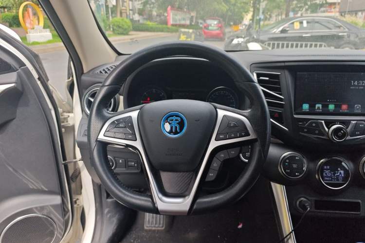 Used BYD Song New Energy 2017 Song DM 1.5TID All-Wheel Drive Luxury Model Steering Wheel