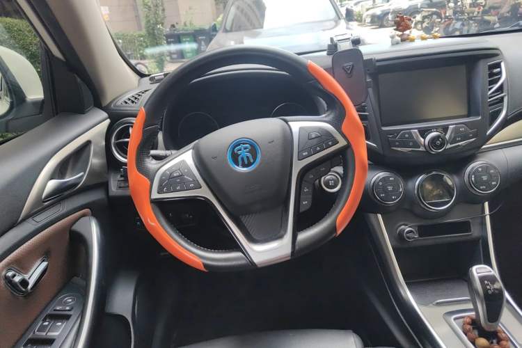 Used BYD Song New Energy 2017 Song DM 1.5TID All-Wheel Drive Prestige Model Steering Wheel