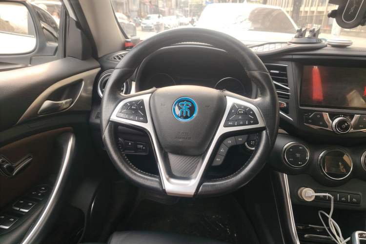 Used BYD Song New Energy 2017 Song DM 1.5TID All-Wheel Drive Luxury Model Steering Wheel