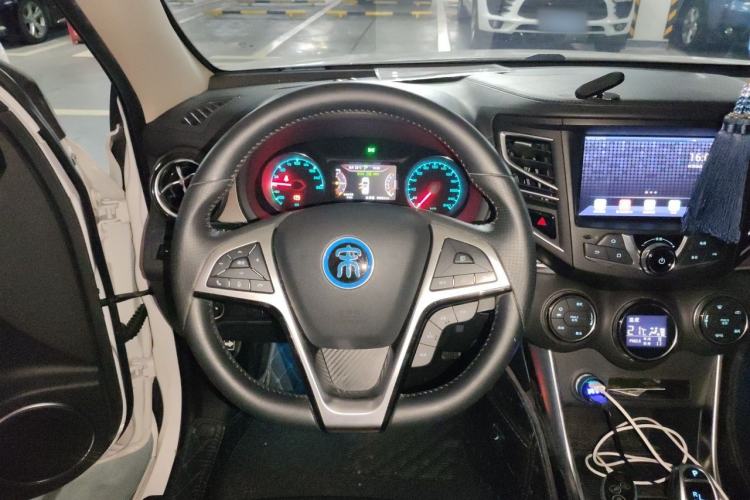 Used BYD Song New Energy 2017 Song DM 1.5TID All-Wheel Drive Luxury Model Steering Wheel