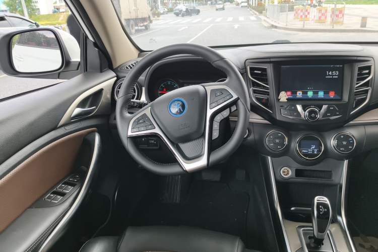 Used BYD Song New Energy 2017 Song DM 1.5TID All-Wheel Drive Luxury Model Steering Wheel