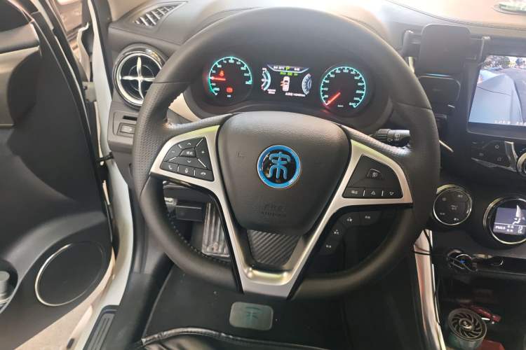 Used BYD Song New Energy 2017 Song DM 1.5TID All-Wheel Drive Luxury Model Steering Wheel