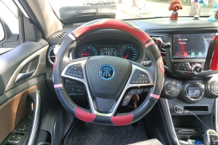 Used BYD Song New Energy 2017 Song DM 1.5TID All-Wheel Drive Luxury Model Steering Wheel