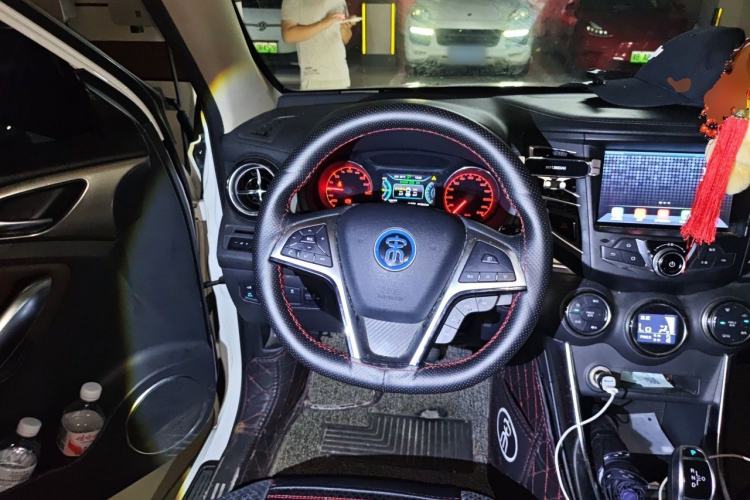 Used BYD Song New Energy 2017 Song DM 1.5TID All-Wheel Drive Prestige Model Steering Wheel
