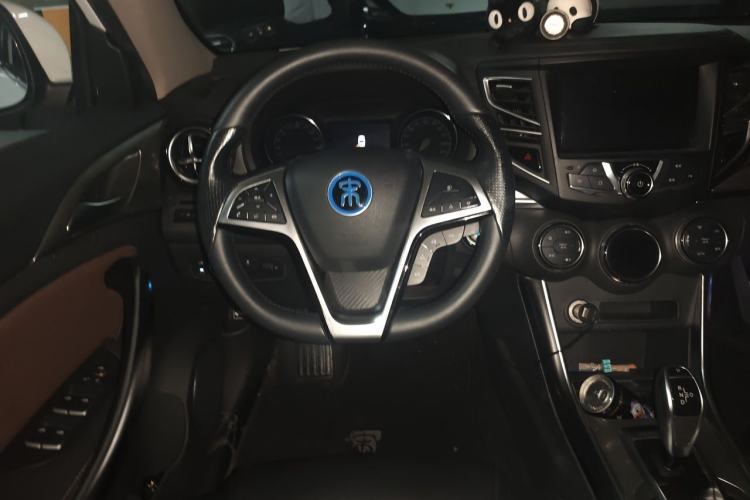 Used BYD Song New Energy 2017 Song DM 1.5TID All-Wheel Drive Luxury Model Steering Wheel