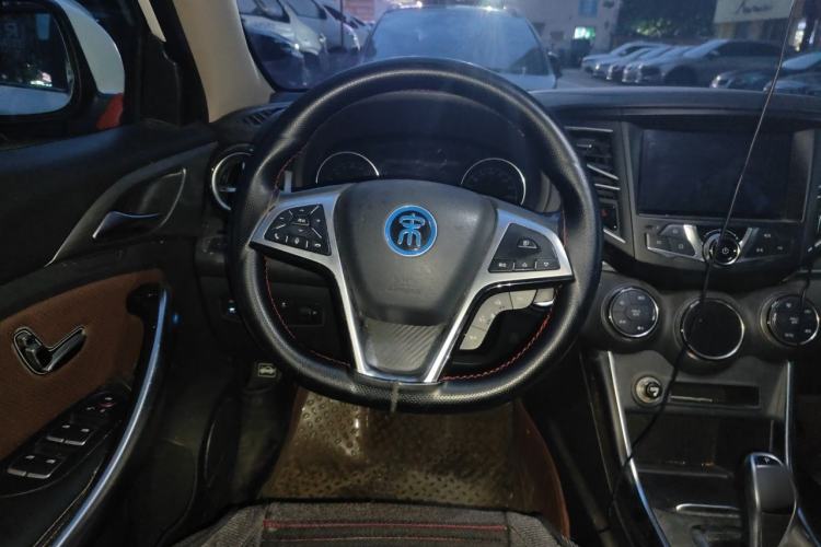 Used BYD Song New Energy 2017 Song DM 1.5TID All-Wheel Drive Prestige Model Steering Wheel