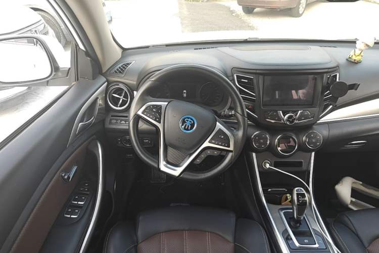 Used BYD Song New Energy 2017 Song DM 1.5TID All-Wheel Drive Prestige Model Steering Wheel
